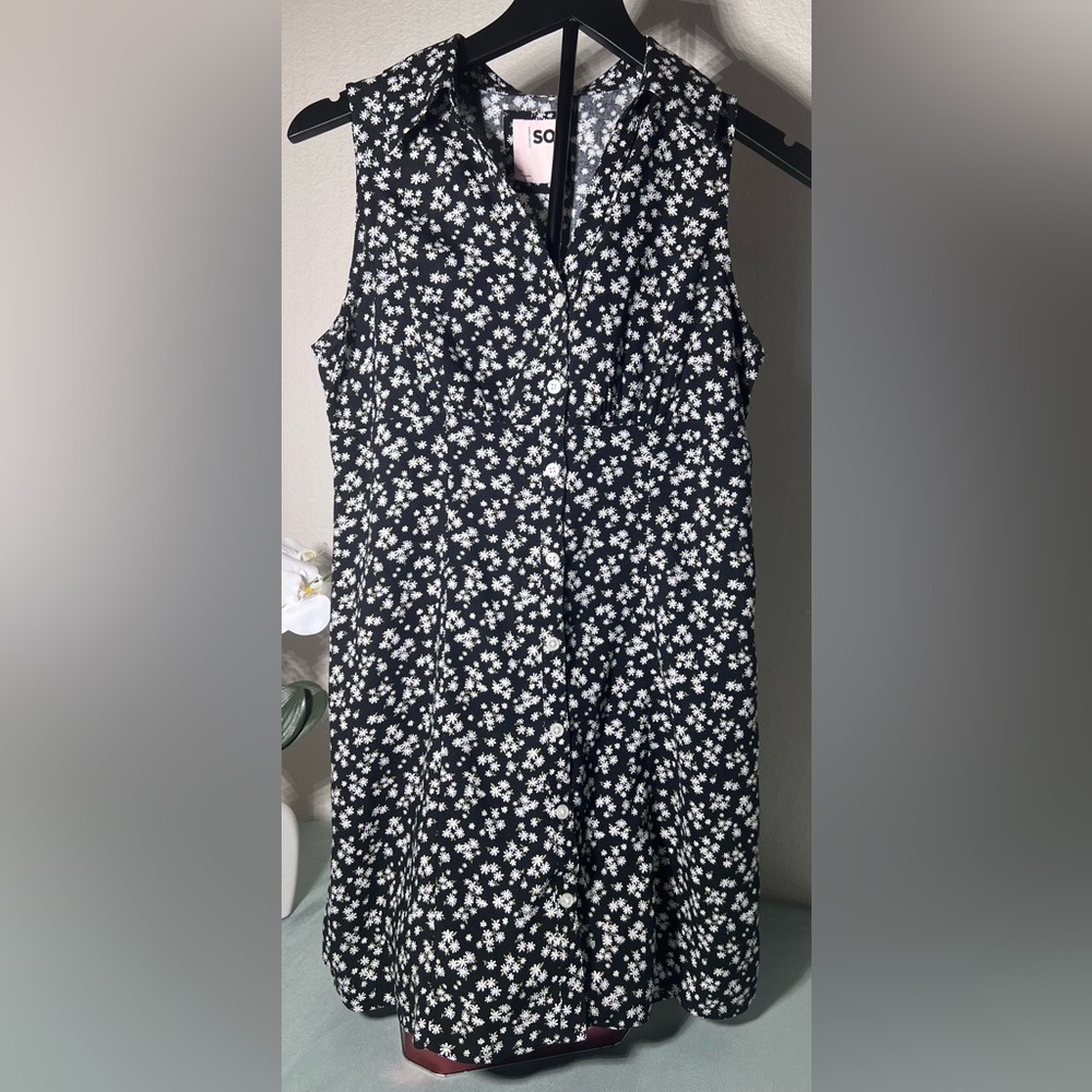 SO Black Sleeveless dress Floral Button Front Top – Size M